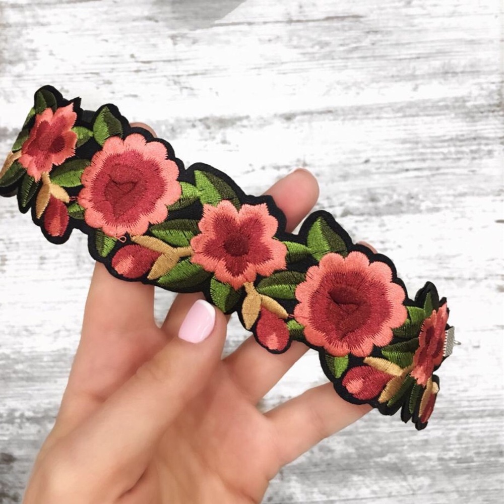 Flower  Choker